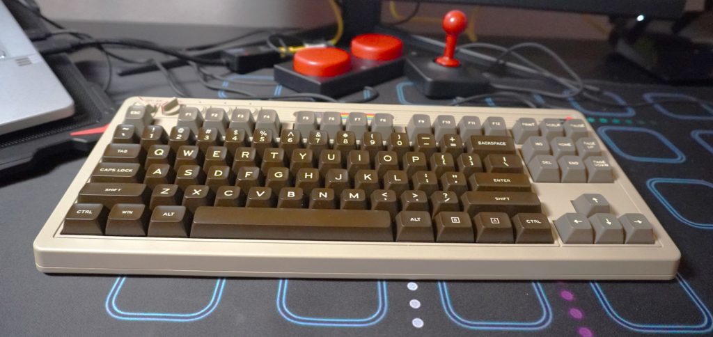 8BitDo Retro Mechanical Keyboard C64 Edition Review white khali switches vintage commodore